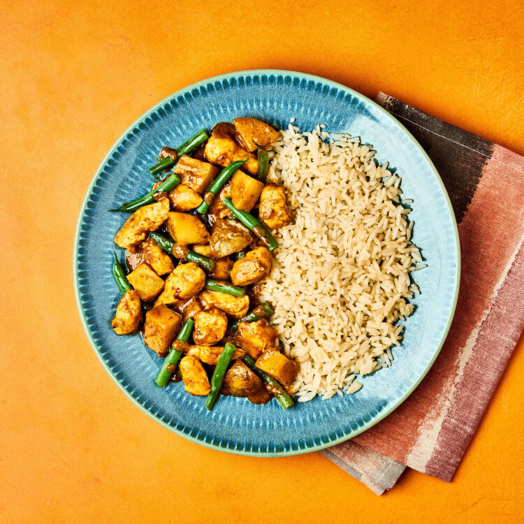 Malaysian-Style Chicken & Green Bean Curry With Brown Rice